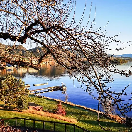 In With House Sea View Semesterbostad *